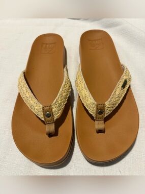 Reef Women’s Tan Sandals With Woven Tops 9 summer beachy casual boho